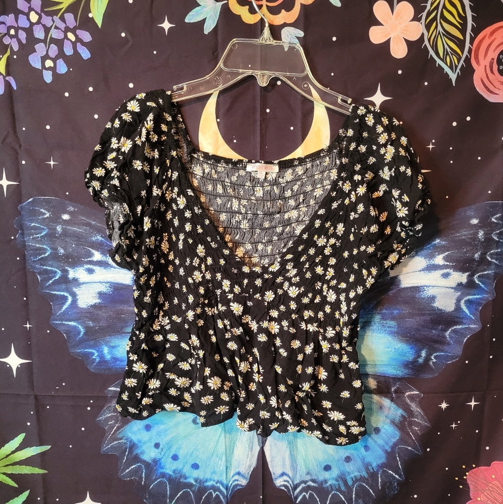 Goth Cottagecore Daisy Pattern Flowy Crop Top!
